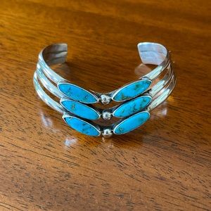 Vintage Native American sterling silver and turquoise bracelet